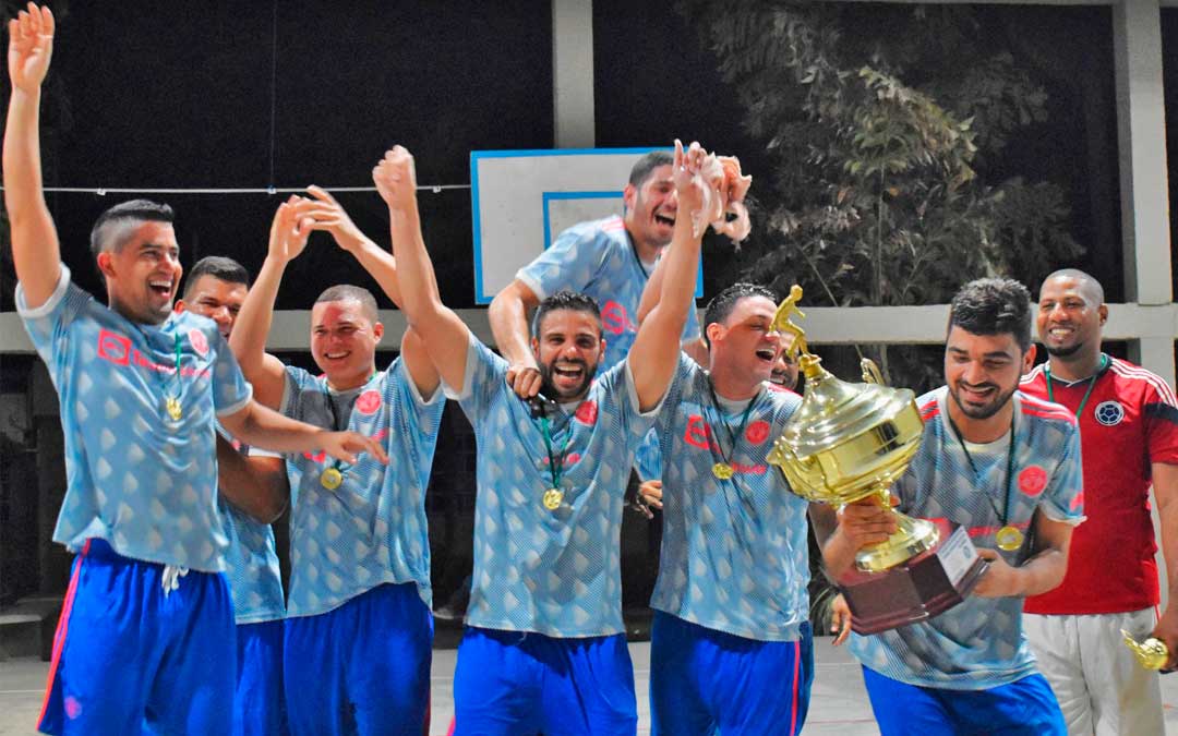 LOS JUANCHYS (PROM. 2008 – 2009) CAMPEONES DEL TORNEO DE FÚTBOL DE EGRESADOS BODAS DE PLATA