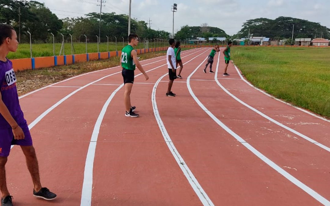 CAMPESTRISTA GANADOR DE LAS COMPETENCIAS DEPARTAMENTALES DE LOS 100 Y 200 METROS DE ATLETISMO.