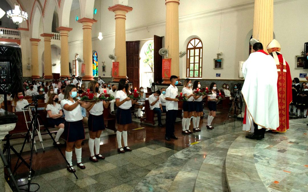 CONFIRMACIONES EN EL GIMANSIO CAMPESTRE